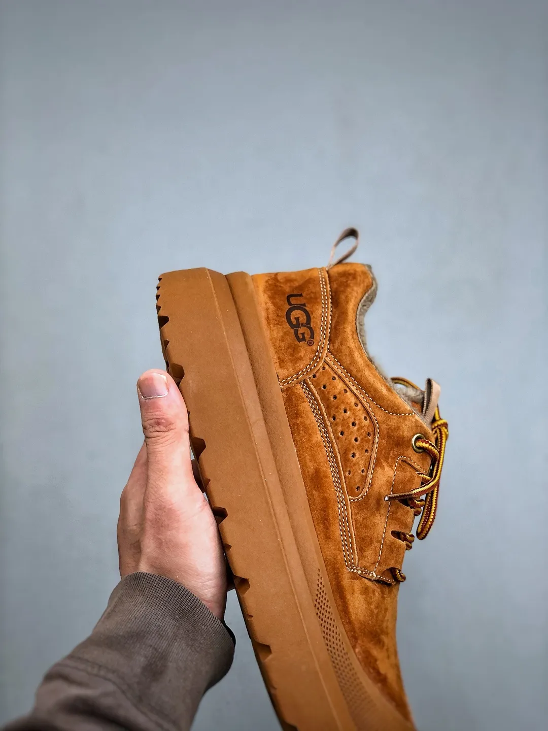 Local pick-up 💰560 supports store release New goods 🚀 #UGG new autumn and winter products (plush integrated lining 🔥warm and heat-locking) must-have outdoor men's casual shoes and snow boots series Guangdong factory quality Autumn and winter new styles Fashion trend matching The fabric is made of frosted cowhide imported from Italy. The whole shoe is made of genuine cowhide material, from the outsole to the hardware, all made from OEM raw materials. Good products do not kill pigs. The quality of the first order is strictly controlled. A full set of official website unified packaging. This year’s winter cold-proof outdoor products are a must-have for daily casual matching for sportsmen‼ American light luxury brand [UGG] Tasman Weather Hybrid Tasman hybrid series lightweight casual shoes Size: 39-44